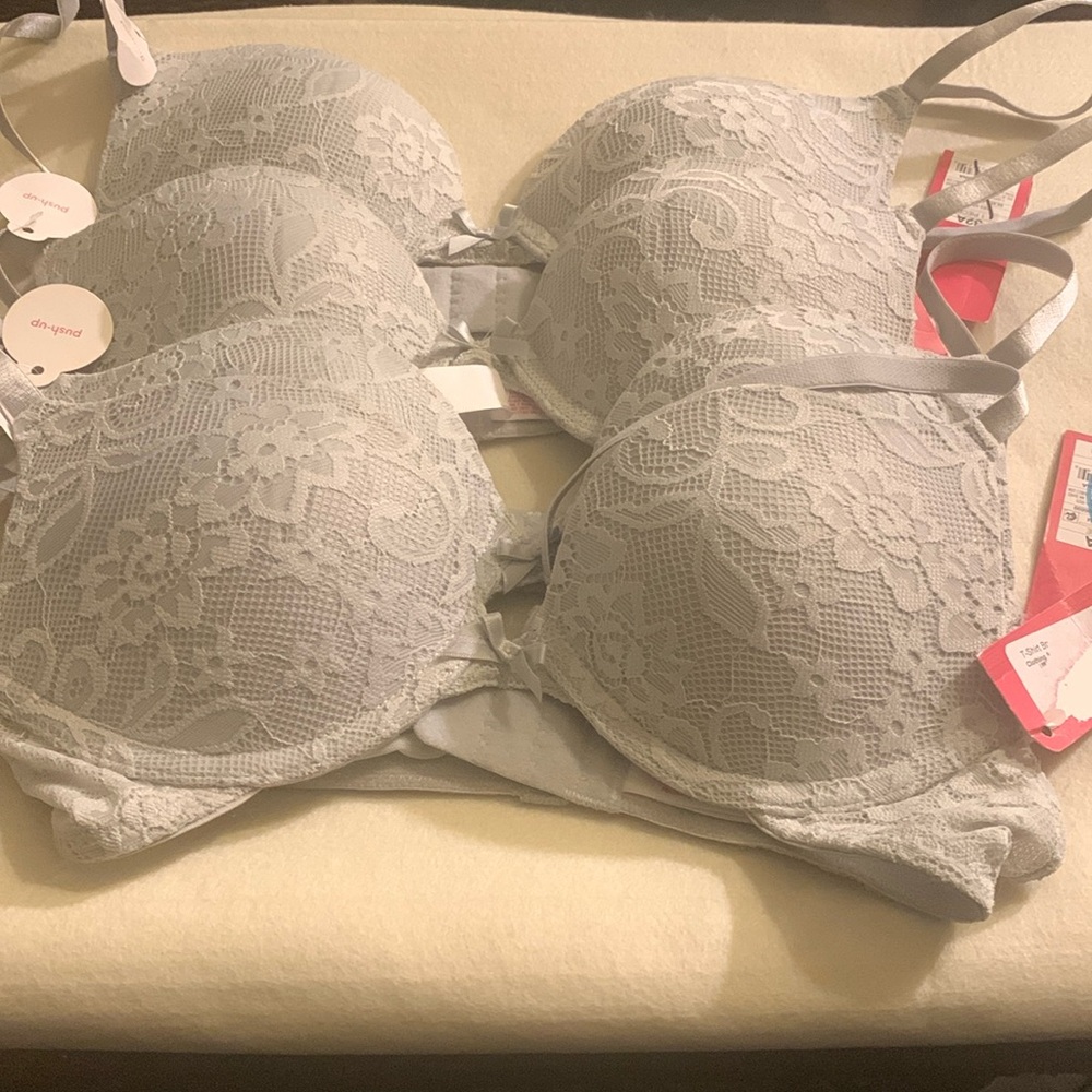 Ladies 32A Bra Lot